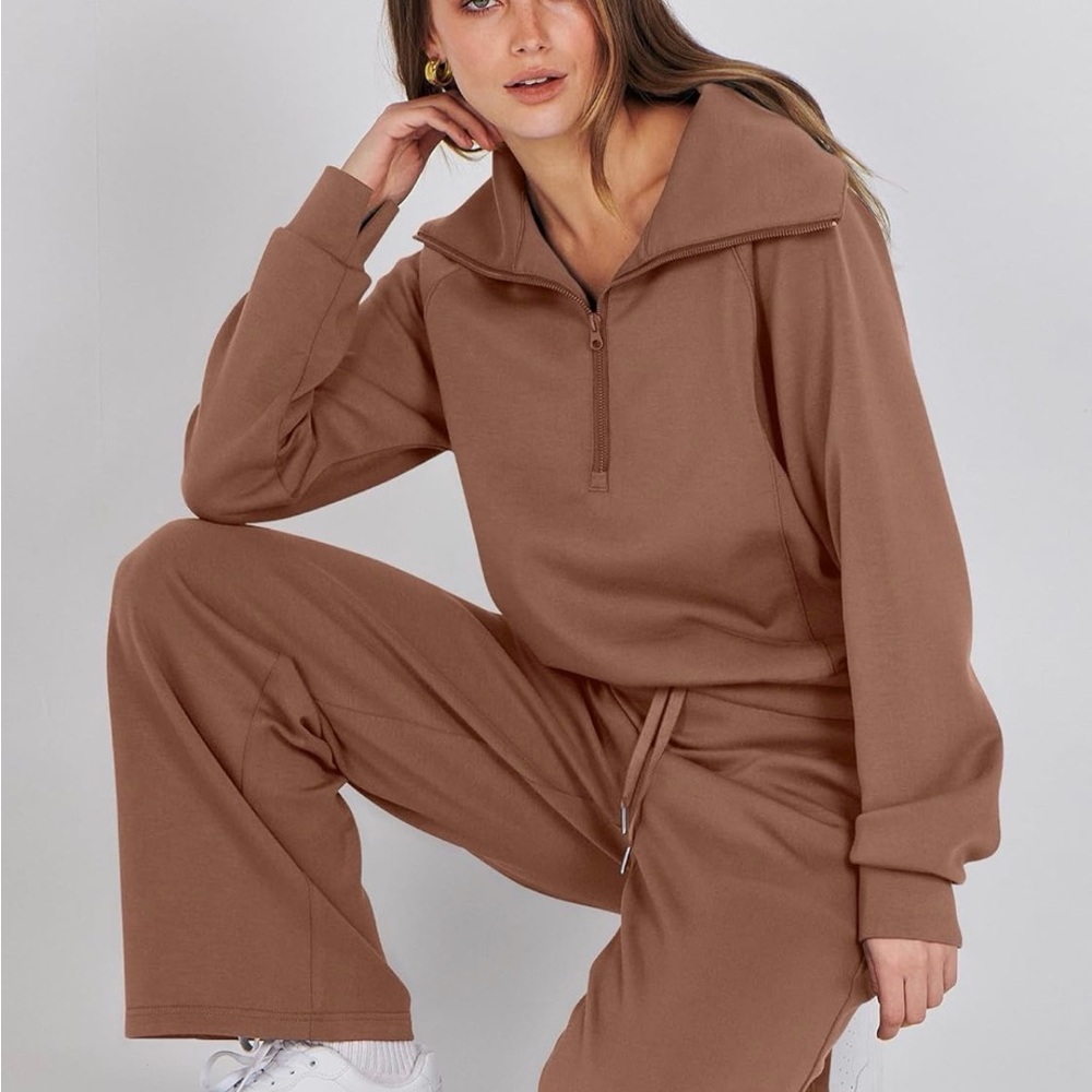 Cozy Brown Athleisure Set for Women (Medium)